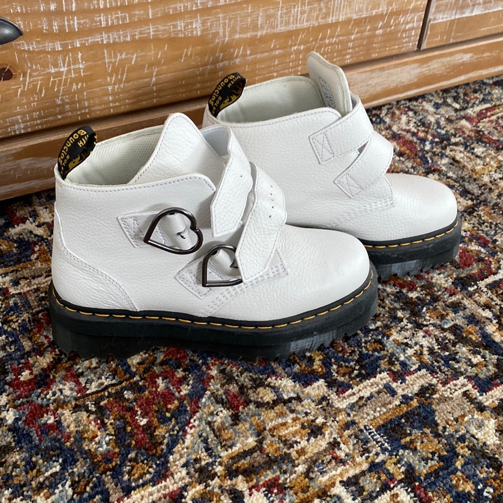 Dr marten Devon heart boots white! New and never worn. Don’t have OG box or tags